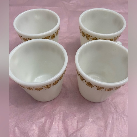 VINTAGE 1970’S SET OF 4 PYREX MILK GLASS MUGS WITH BUTTERFLY PATTERN D HANDLES - Picture 3 of 14